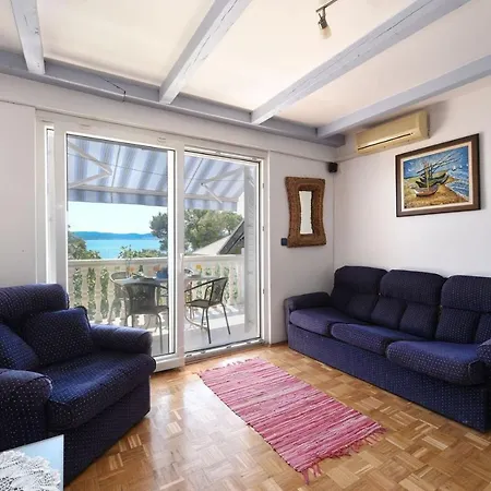 By The Διαμέρισμα *