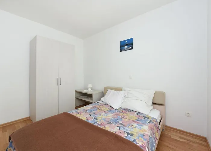 By The * Бибинье