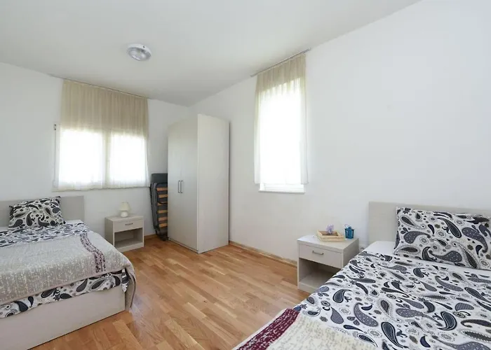 Apartament By The Bibinje
